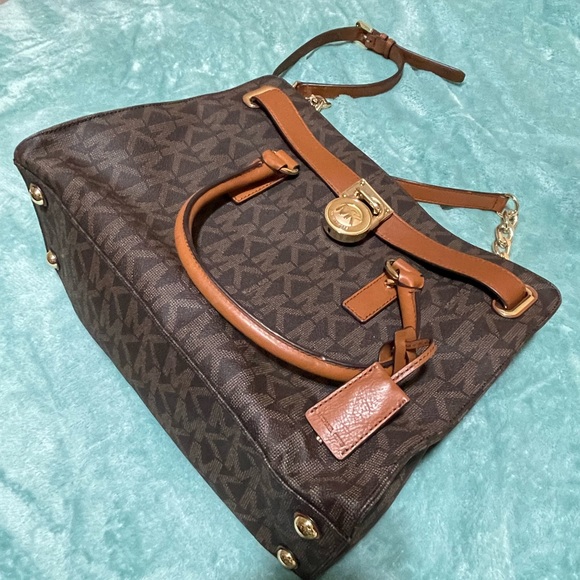 Chic and professional Michael Kors purse 👜 - Picture 1 of 4